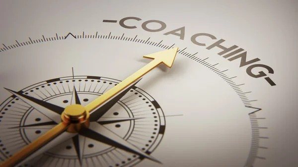 Kompas met een gouden naald die naar coaching wijst